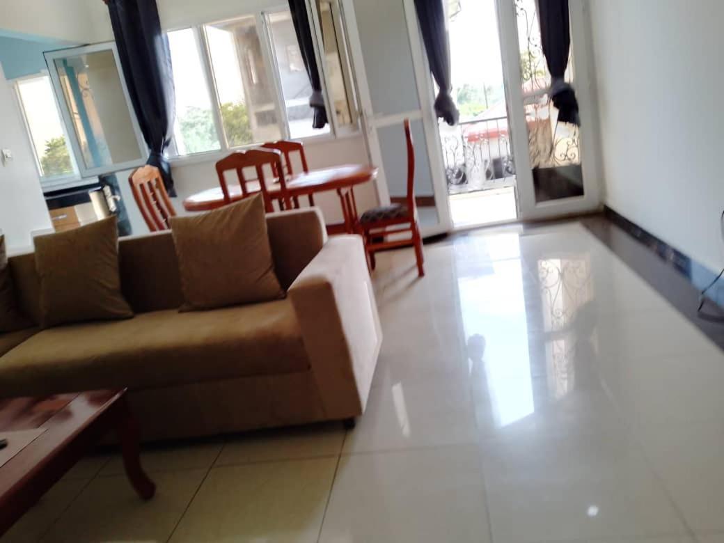 Yaoundé Residence Rosalie מראה חיצוני תמונה