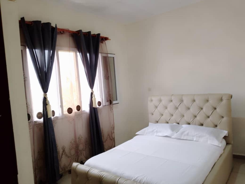 Yaoundé Residence Rosalie מראה חיצוני תמונה